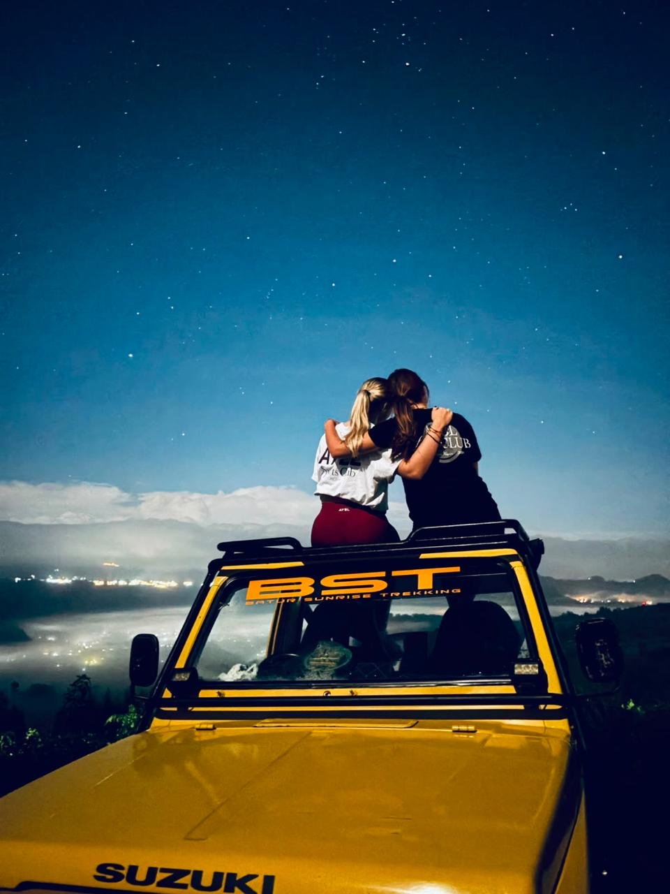 Jeep Sunrise Tour With Black Lava, Lake & Mount View + Breakfast