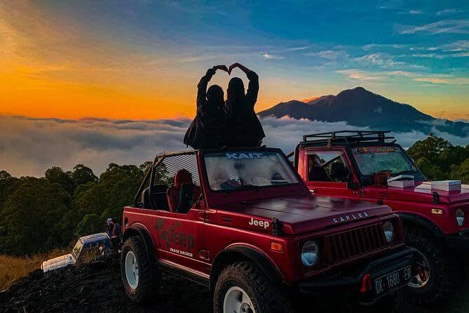 Jeep Sunrise Tour With Black Lava, Lake & Mount View + Breakfast