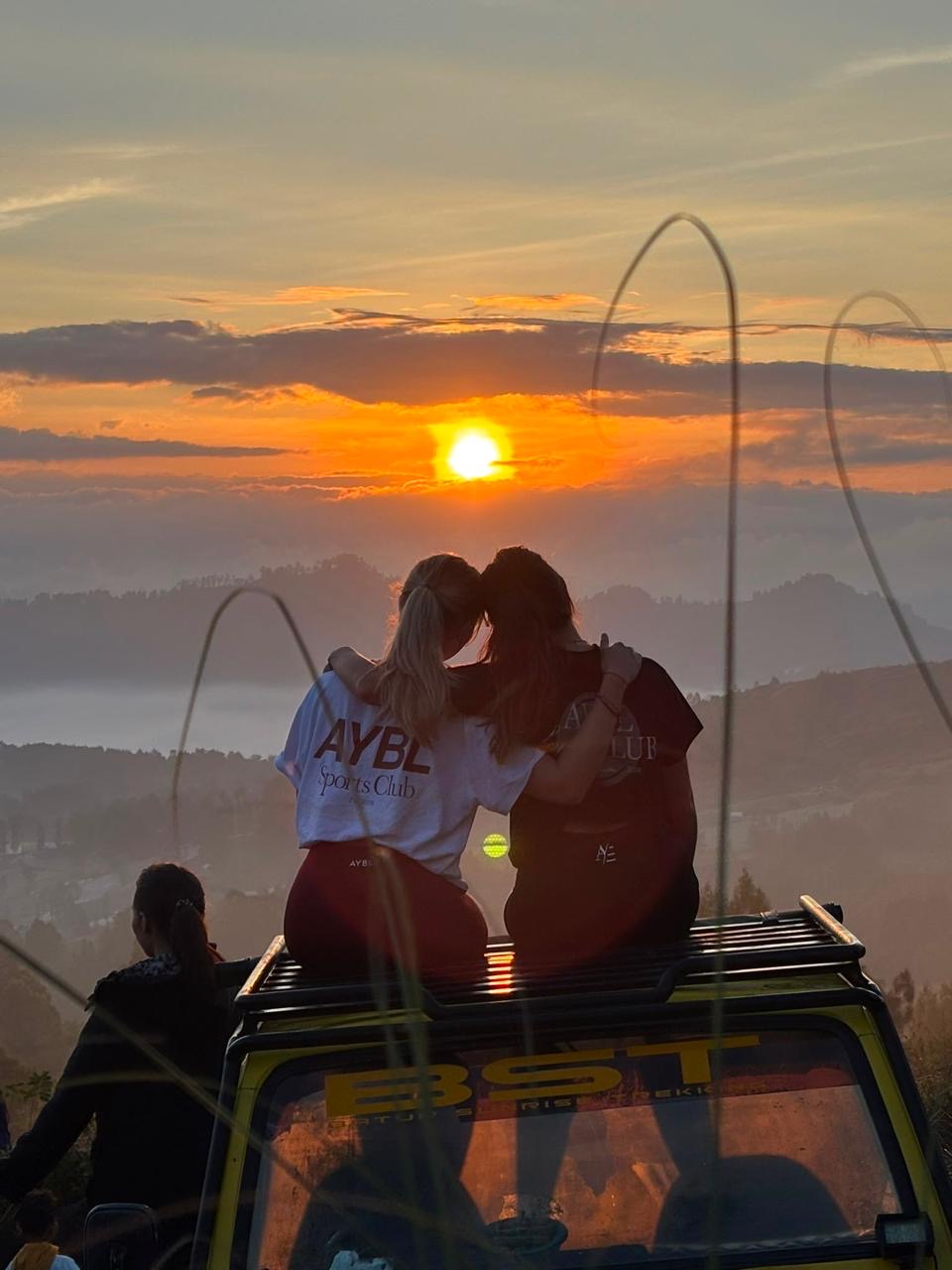 Jeep Sunrise Tour With Black Lava, Lake & Mount View + Breakfast