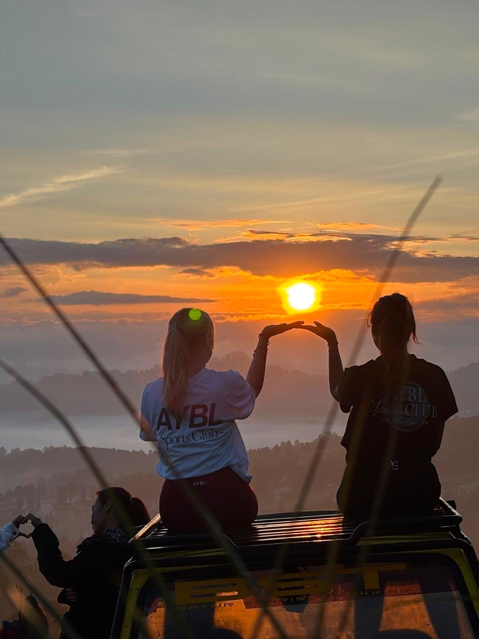 Jeep Sunrise Tour With Black Lava, Lake & Mount View + Breakfast